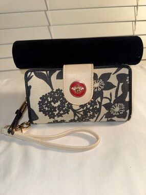 Spartina 449 Cream and Black Floral Wristlet Wallet